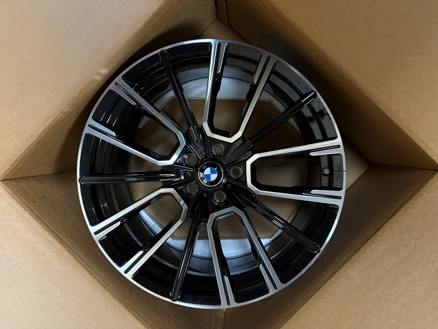 BMW G7 R20
