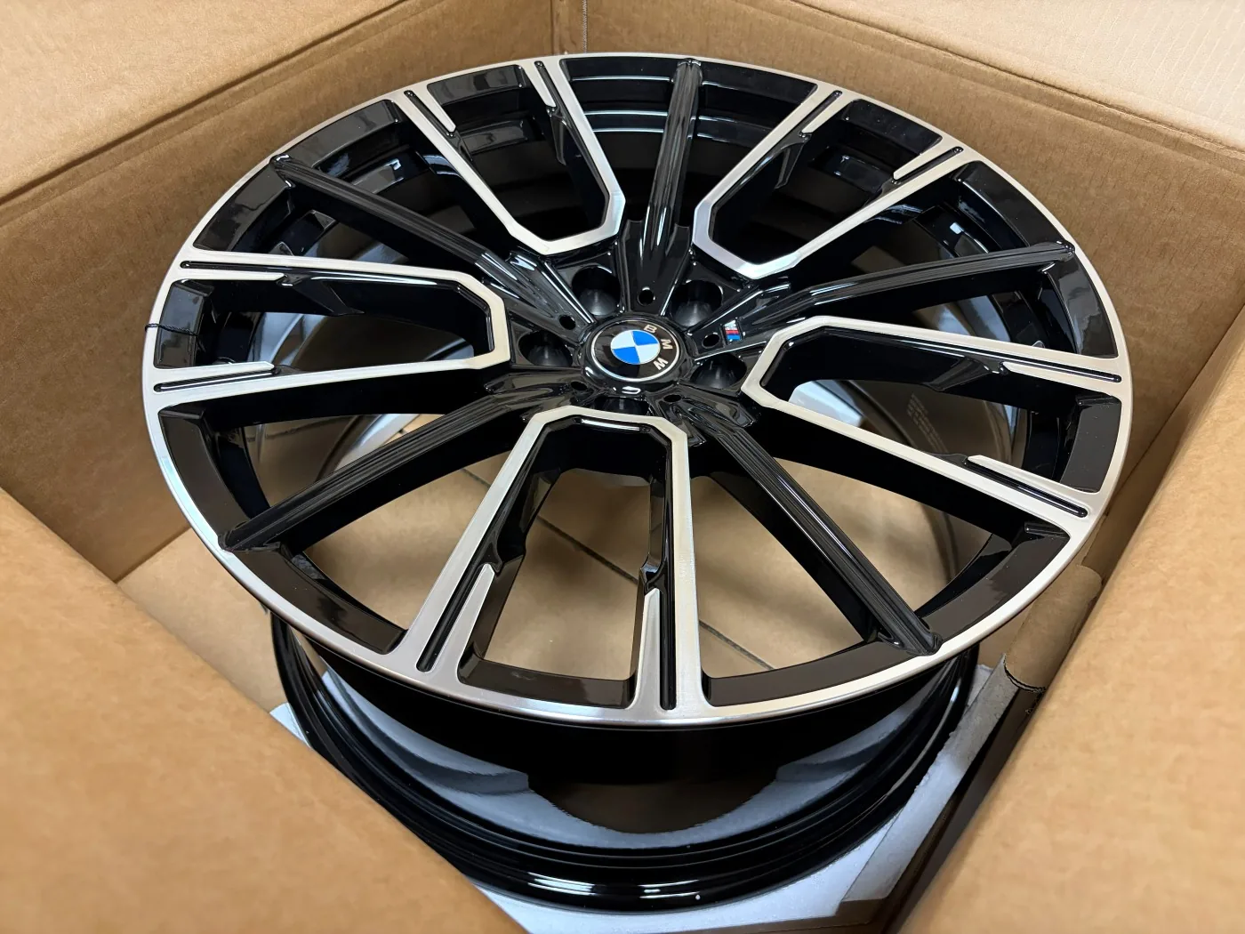 BMW G7 R20