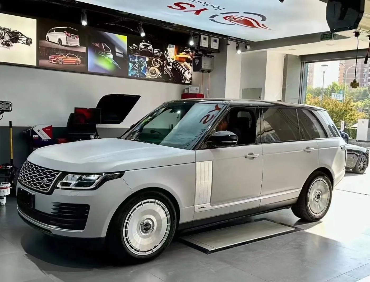 Range Rover R23