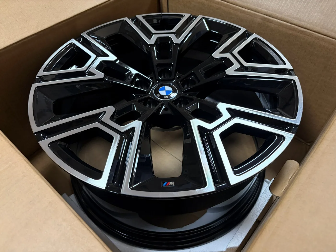 BMW G7 R20