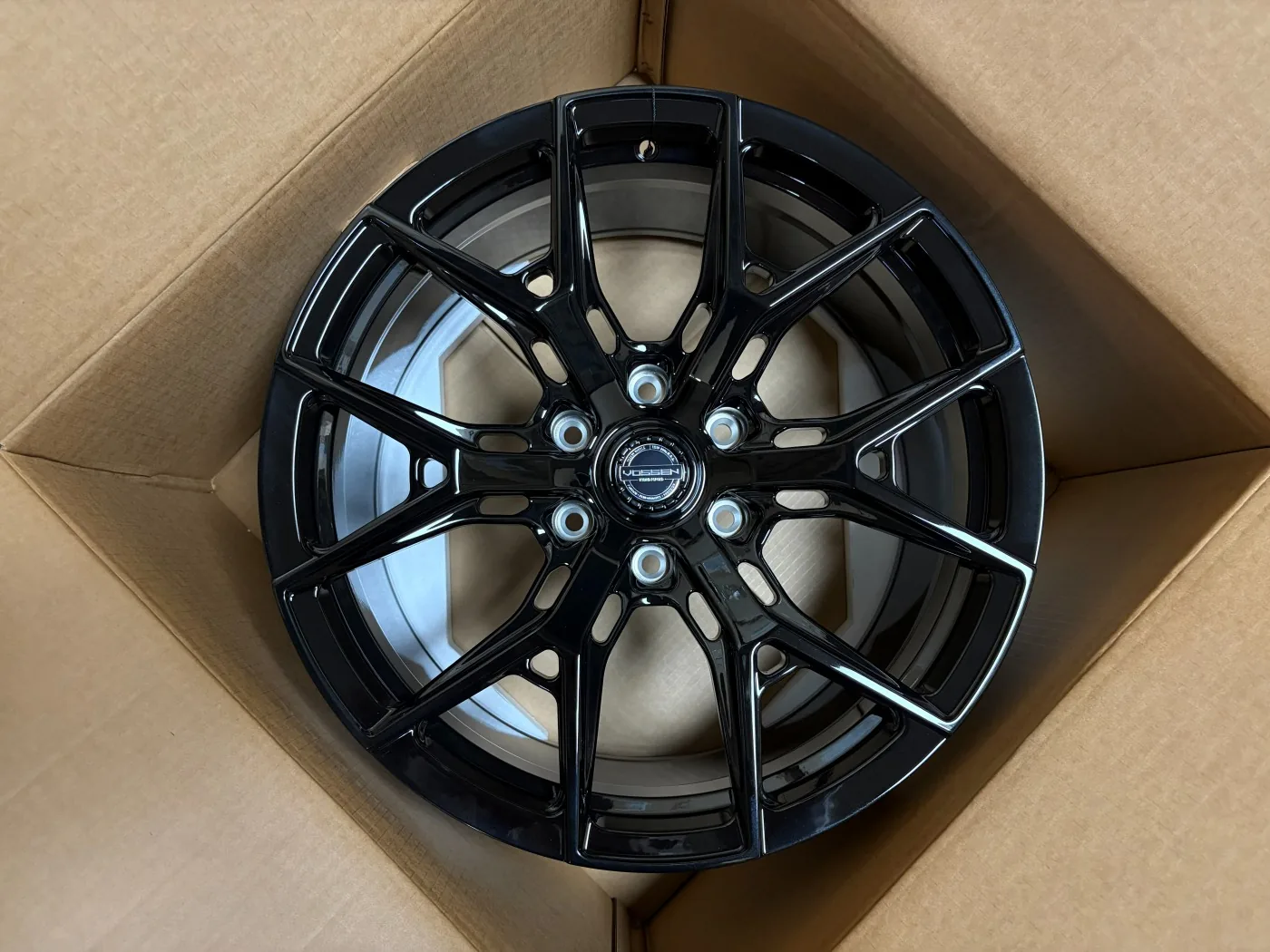 Tank 300/500 R20 WT-RGW2277-1 — кованый диск