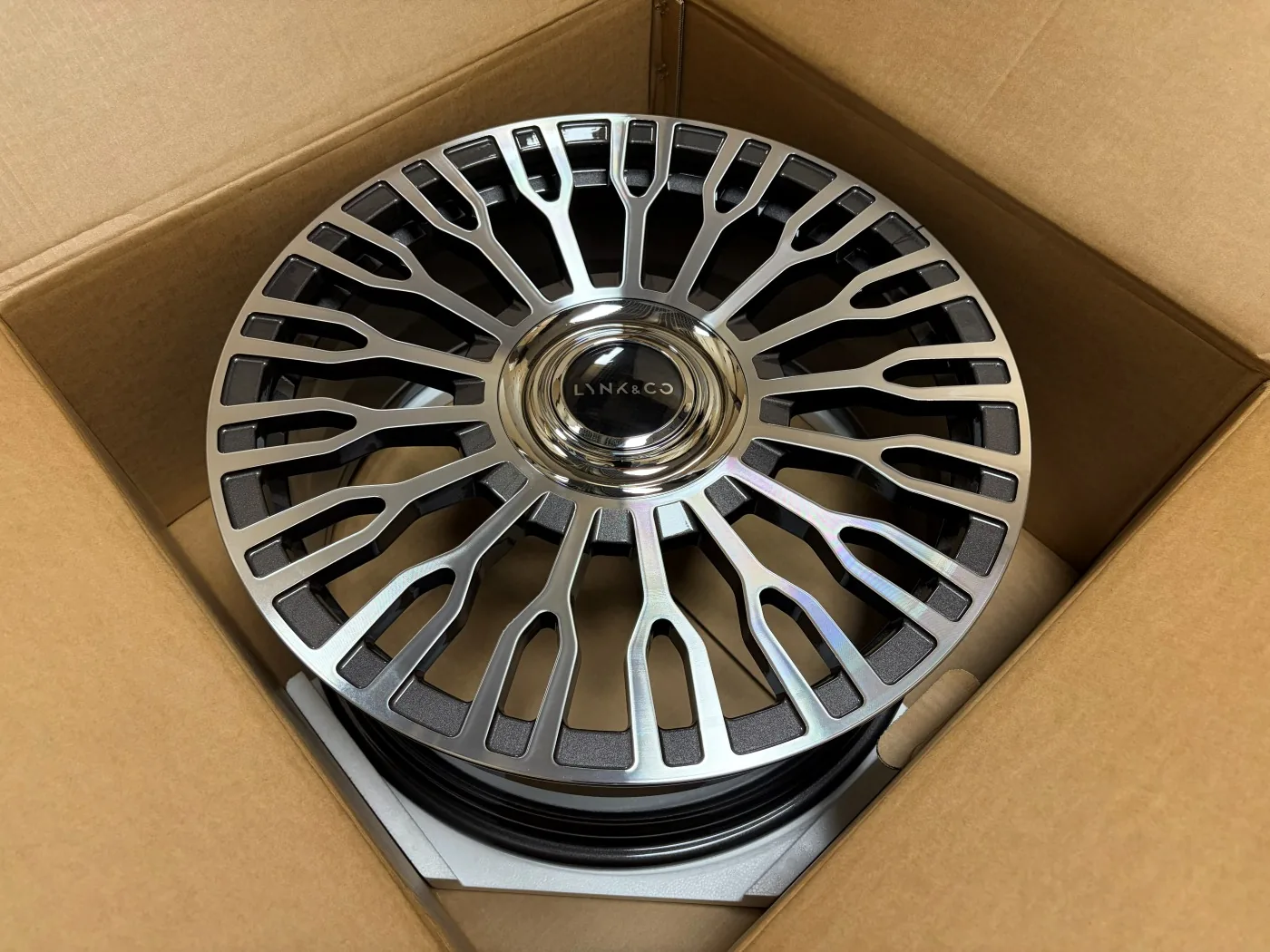 Lynk & Co R21