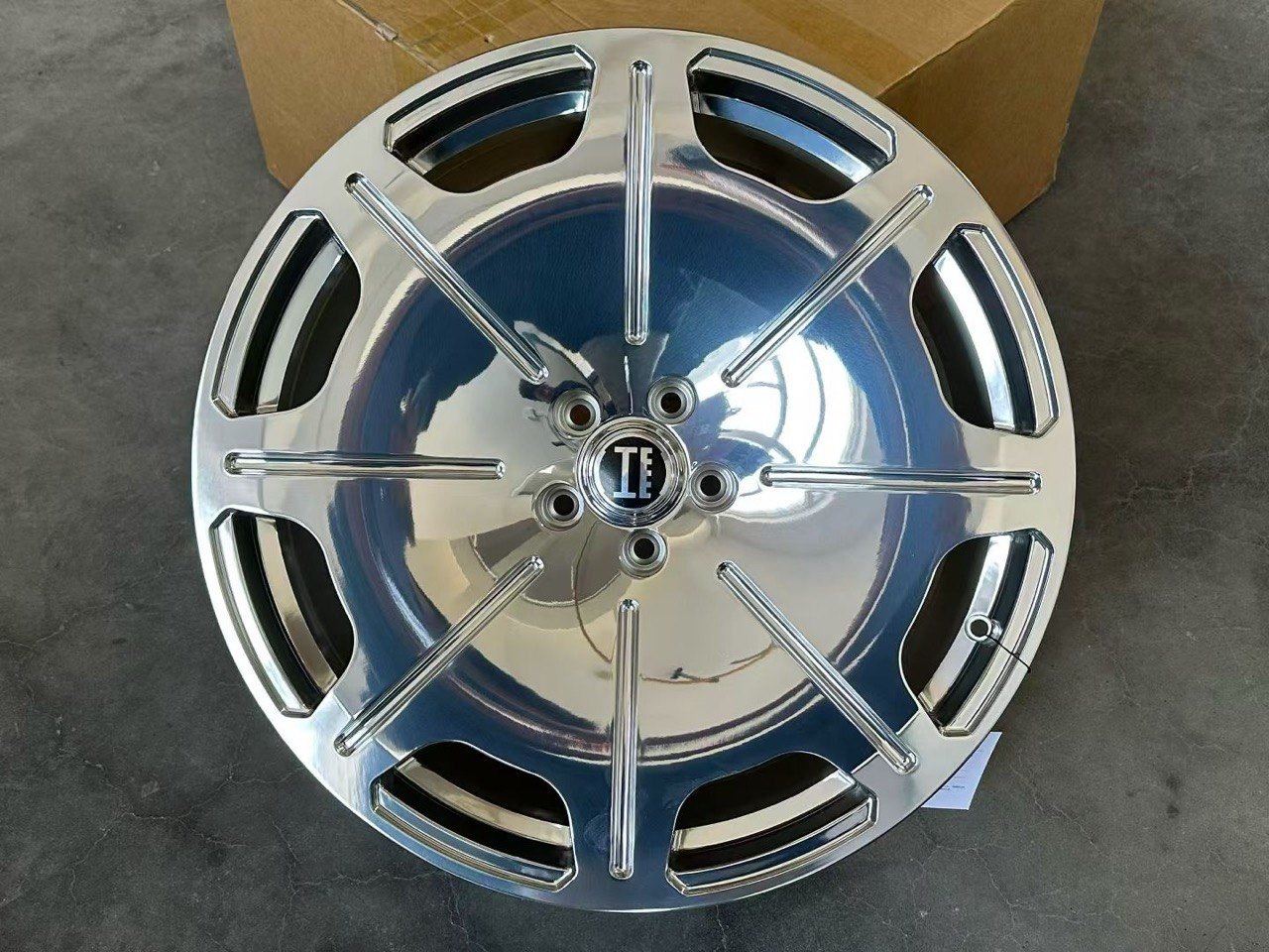 Audi A8 R21 — кованый диск RGW, WT-RGW627-2