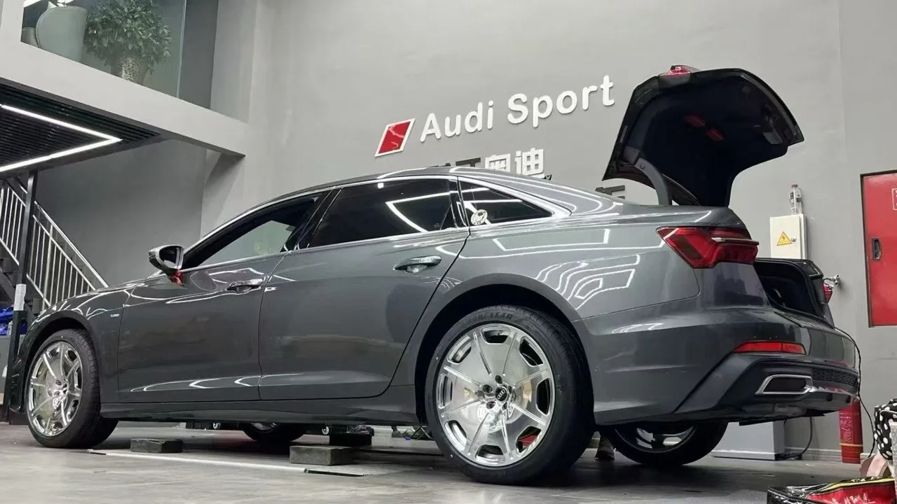 Audi A8 R21