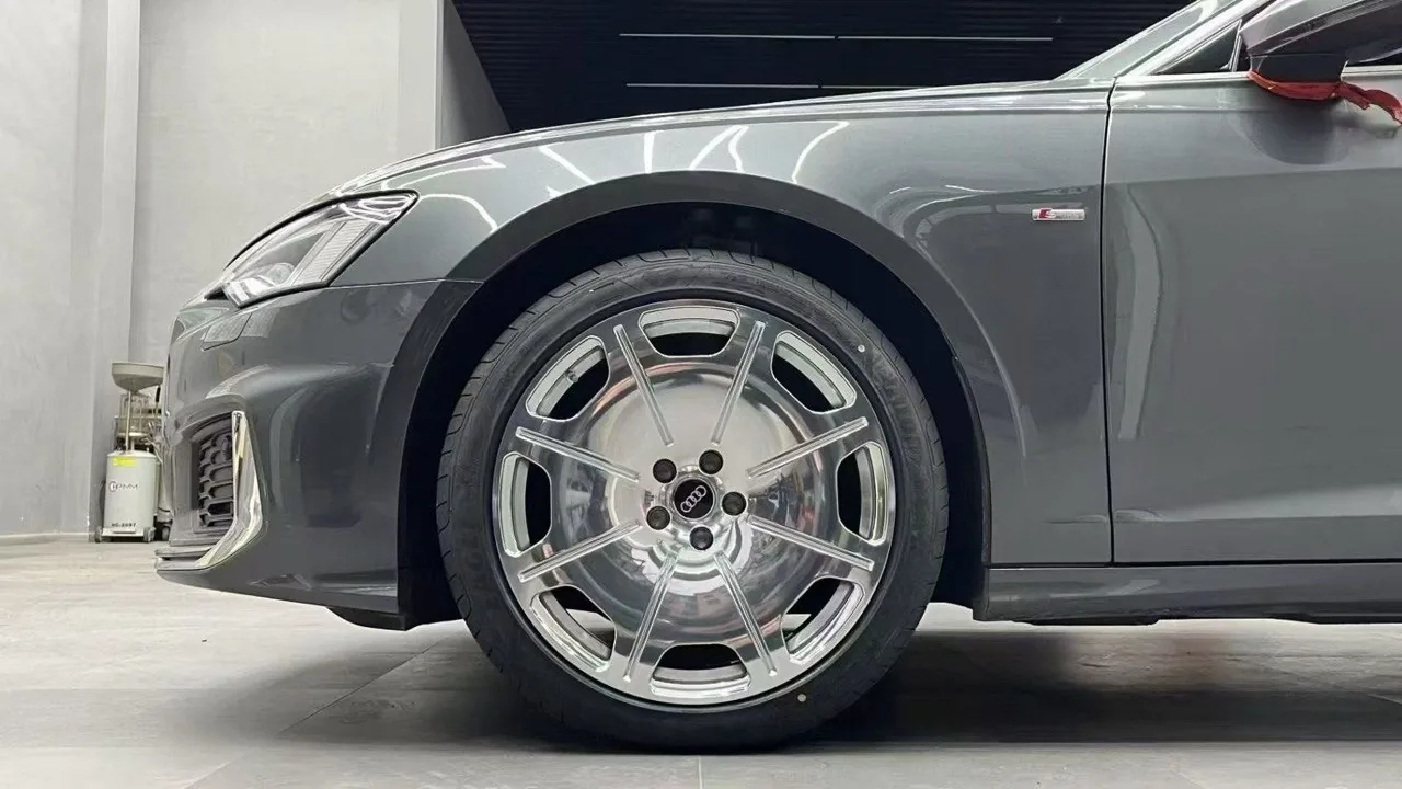 Audi A8 R21