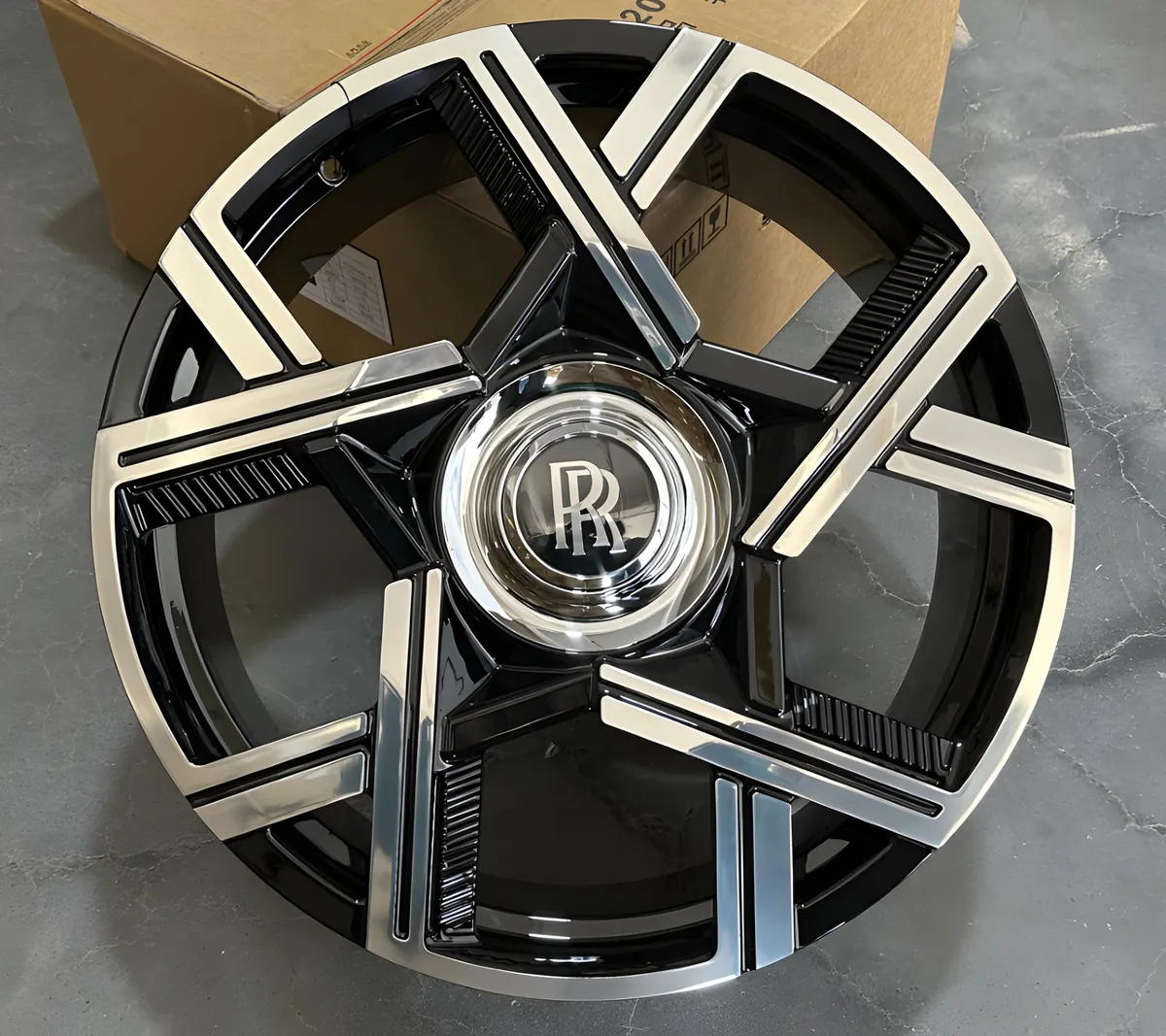Rolls-Royce Cullinan R23 — кованый диск RGW, WT-TRGW2311-1