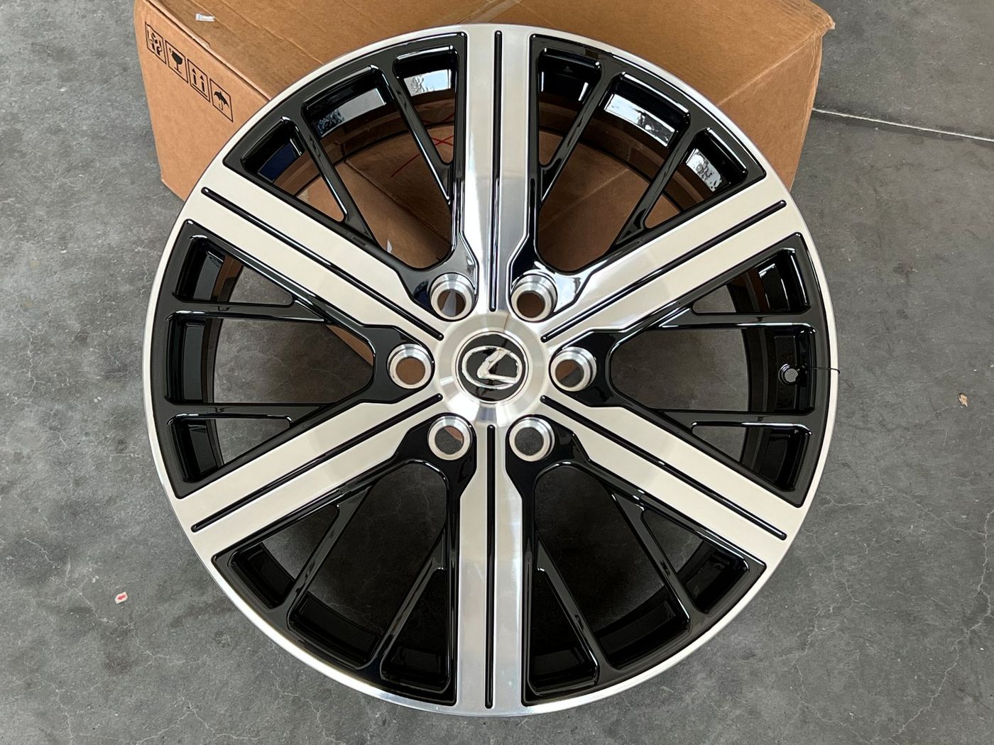 Toyota LC300 R22 — кованый диск RGW, WT-RGW990-1